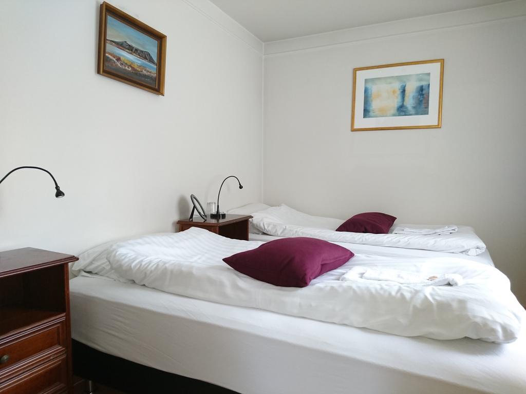 Chambre Lits Jumeaux avec Salle de Bains Commune
