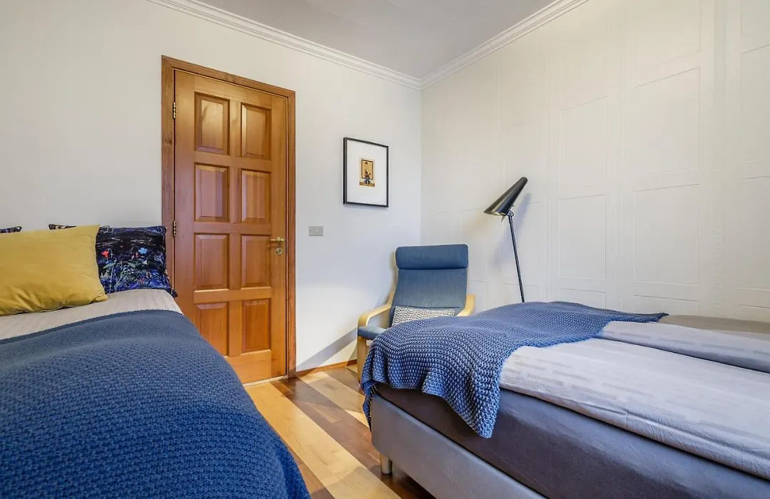 Glad'S Guesthouse-1